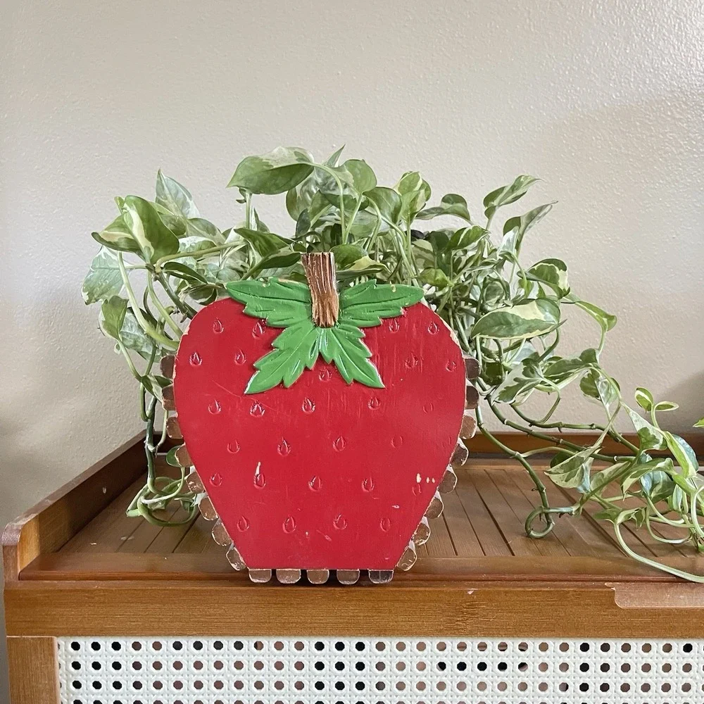 Vtg DECORATIVE SOLID WOODEN SLAT BASKET Stencil Strawberry Farmhouse Granny Eggs